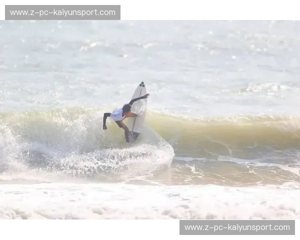 冲浪活动:与海浪共舞的精彩体验